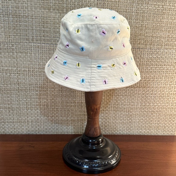 🌟HP🌟NWOT Urban Outfitters Butterfly Embroidered Yellow Canvas Bucket Hat - Picture 3 of 8